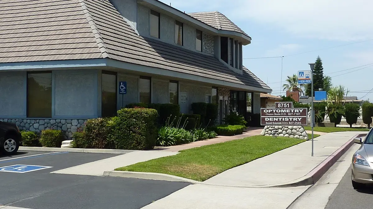 Front entrance of Randall T Kanemaki DDS Inc., Cerritos, Cerritos