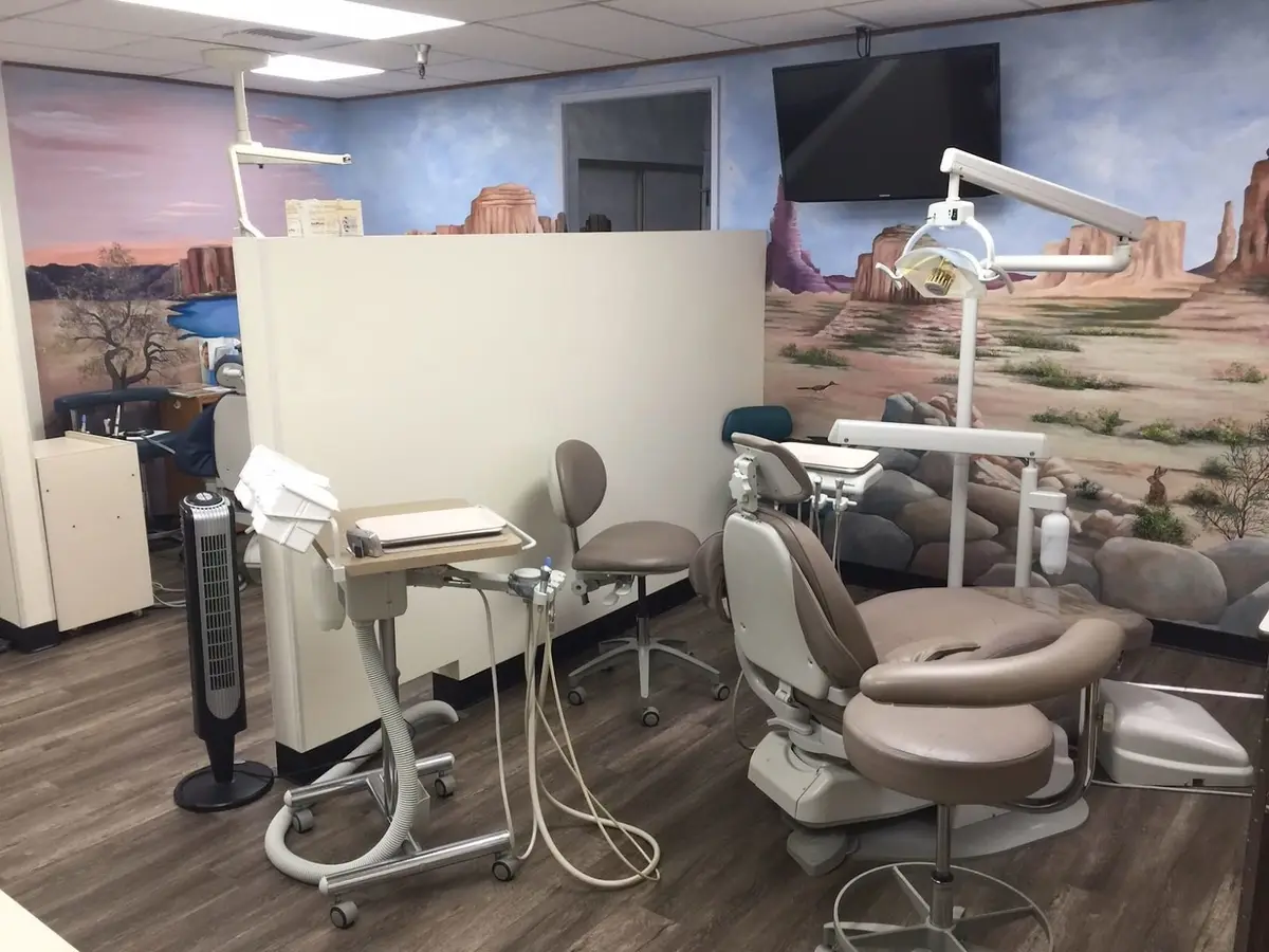 Front entrance of Robert D. Bankhardt, DDS, Inc., Simi Valley, Simi Valley