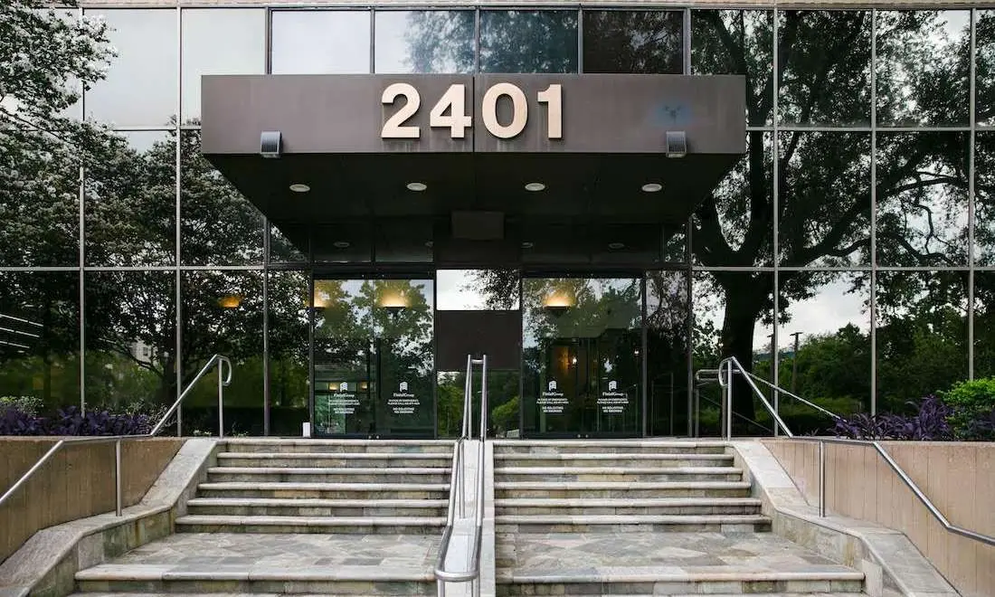 Front entrance of Smiles Art Dentistry, Galleria, Houston