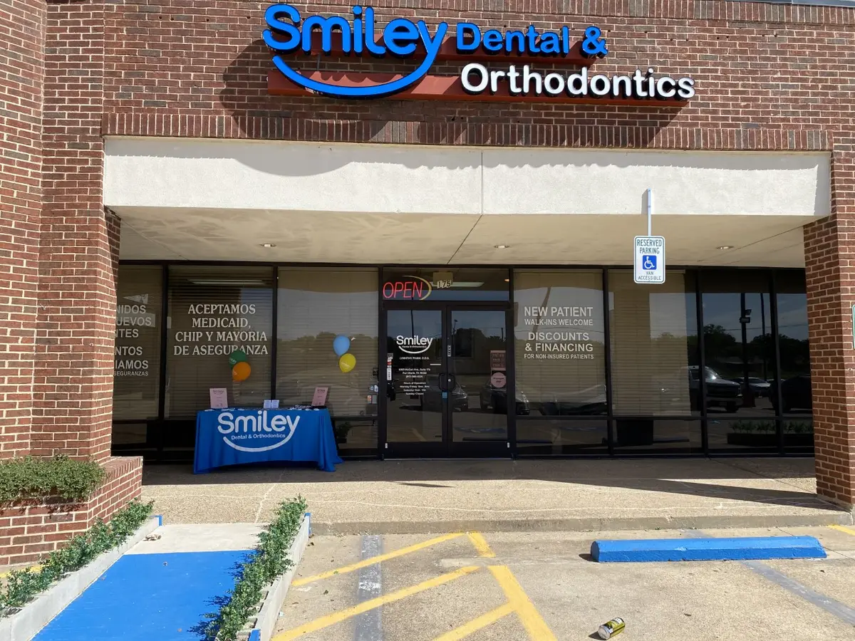 Front entrance of Smiley Dental & Orthodontics, Hulen, Fort Worth
