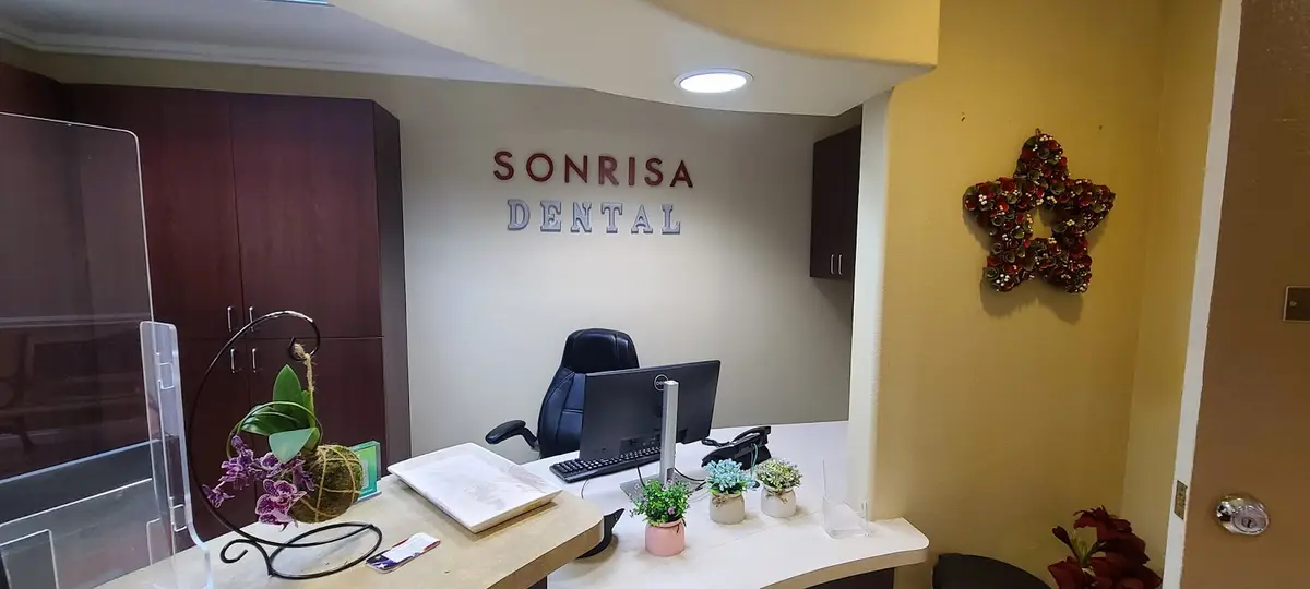 Front entrance of Sonrisa Dental, Lake Forest, Lake Forest