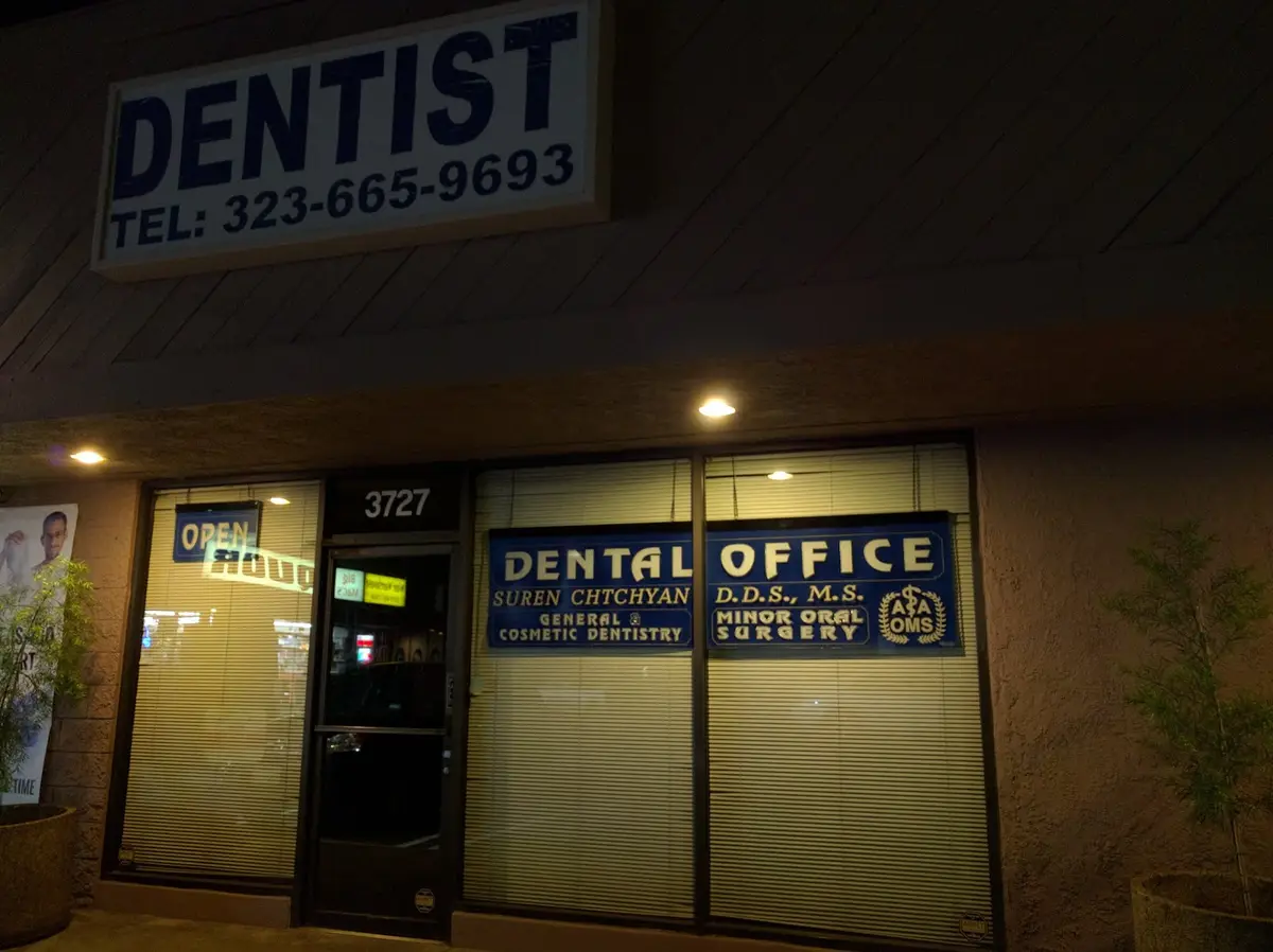 Front entrance of Suren Chtchyan, MD, DDS, Oral Maxillofacial Surgery, Silver Lake, Los Angeles