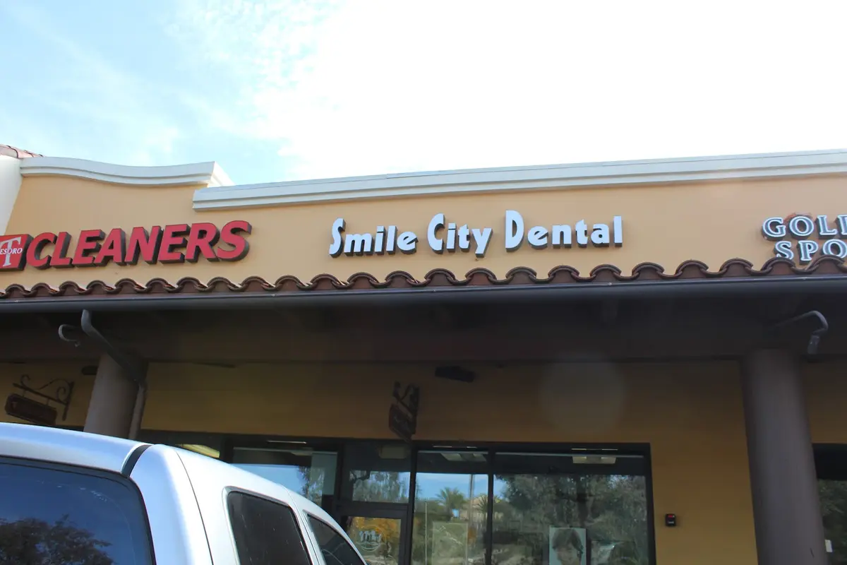 Waiting area at Tesoro Dental (Smile City Dental), Valencia, Valencia