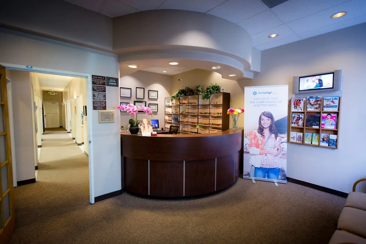 Front entrance of Topanga Dental Maria Saguin, DDS, Chatsworth, Chatsworth