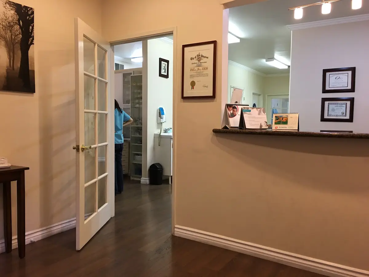 Front entrance of Ye Dental Office, Koreatown, Los Angeles
